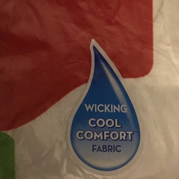 🆕🆕🆕 Hanes 3 Pk TAGLESS V-NECKS 🆕🆕🆕➡️ WHITE WICKING COOL COMFORT FABRIC - Picture 2 of 5